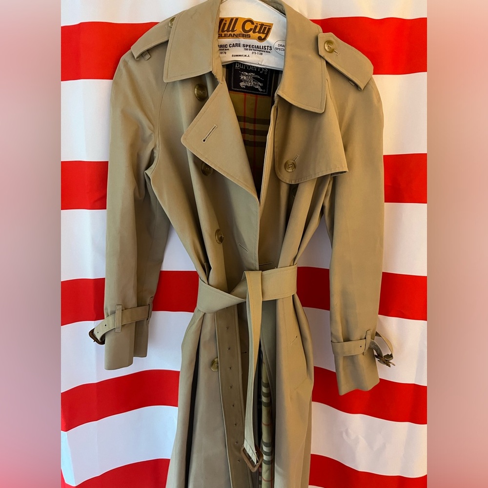 Authentic Burberry trench coat. Used once great condition. Size Large